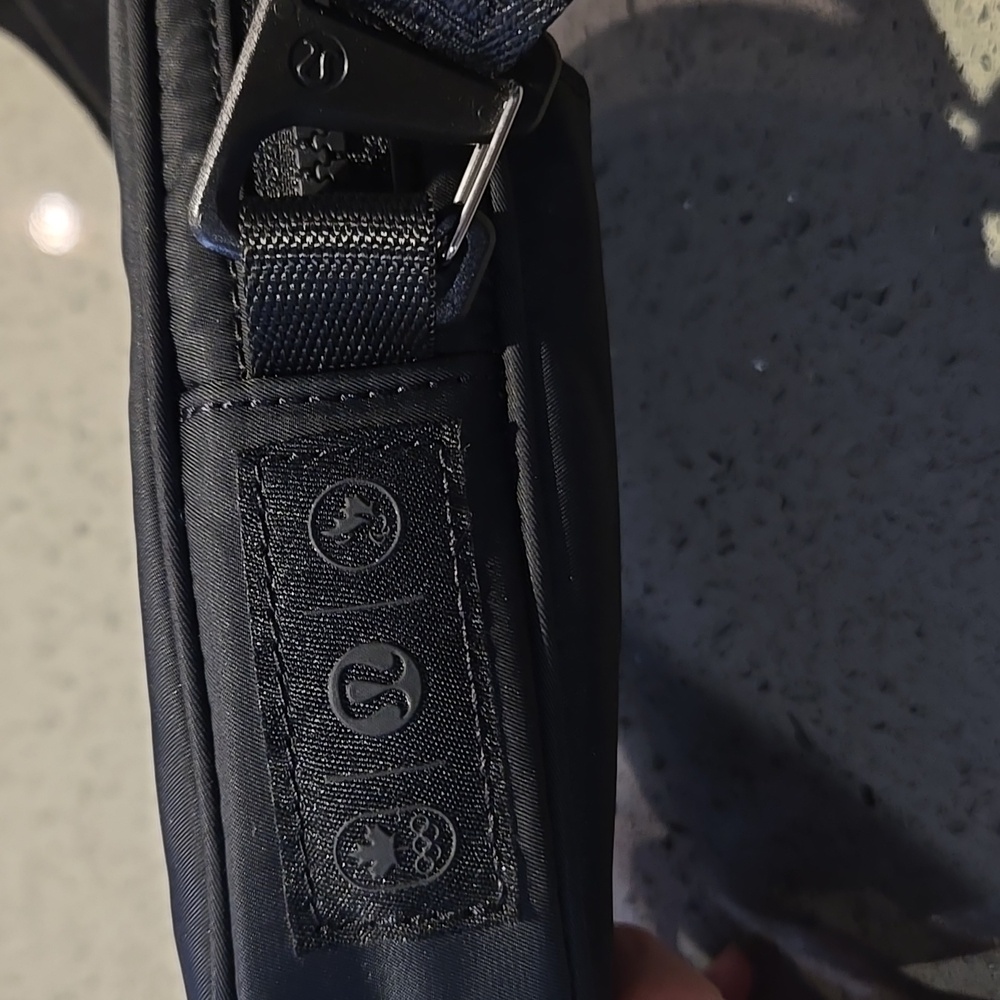 Team Canada 22 Future Legacy Crossbody Bag - Picture 8 of 8
